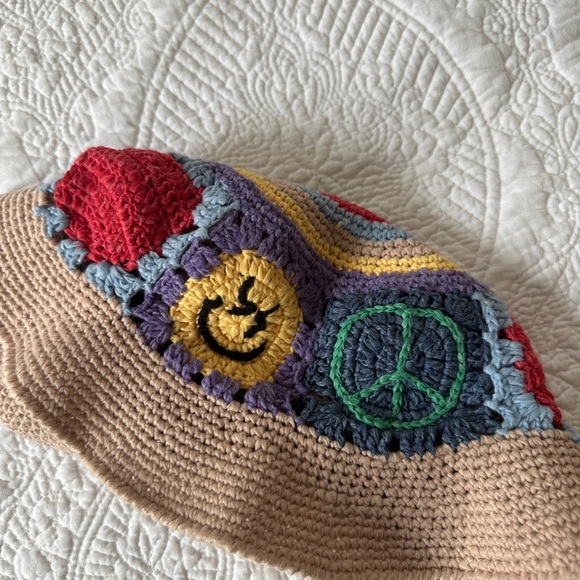 Colorful Crochet Guess JBalvin Bucket Multicolored - Picture 4 of 6